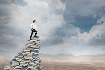 六年级上册第六单元英语42页的公告栏怎么读