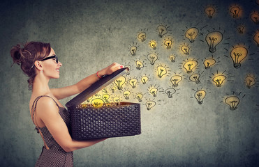 六年级上册第六单元英语42页的公告栏怎么读