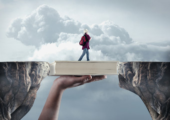 六年级上册第六单元英语42页的公告栏怎么读