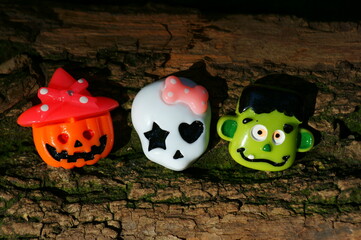 六年级上册第六单元英语42页的公告栏怎么读