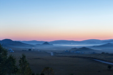 六年级上册第六单元英语42页的公告栏怎么读