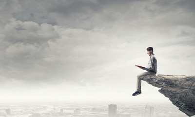 六年级上册第六单元英语42页的公告栏怎么读